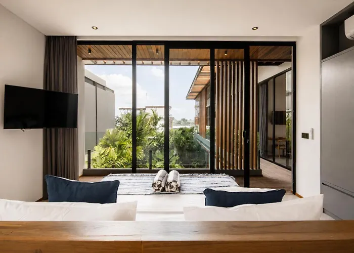 Villa Elegant 5br Retreat Steps From
