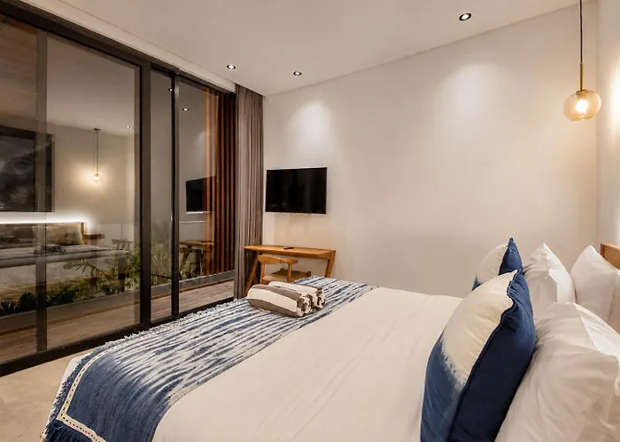 Elegant 5br Retreat Steps From Villa Canggu