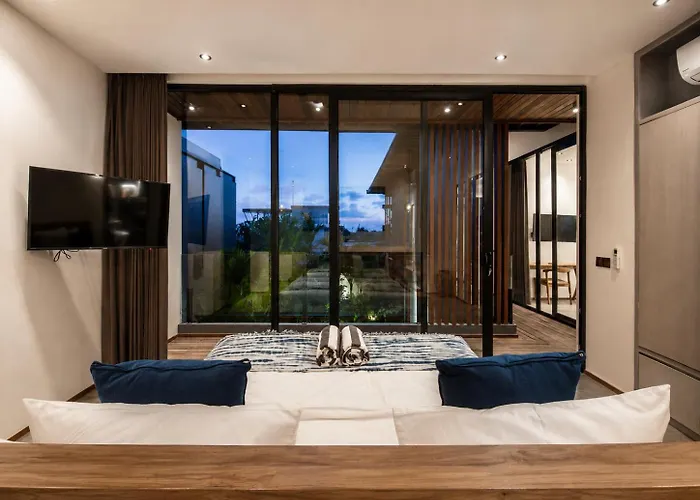 Villa Elegant 5br Retreat Steps From Canggu