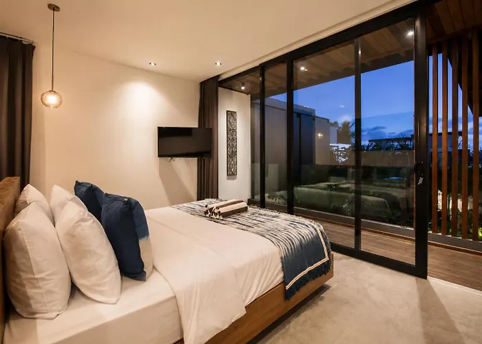 Elegant 5br Retreat Steps From Villa *