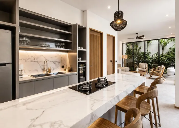 Elegant 5br Retreat Steps From Canggu