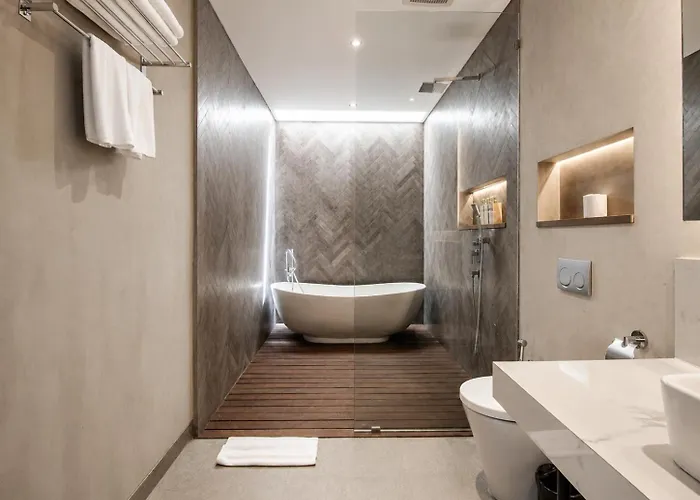 Elegant 5Br Villa Retreat Steps From Canggu Beach