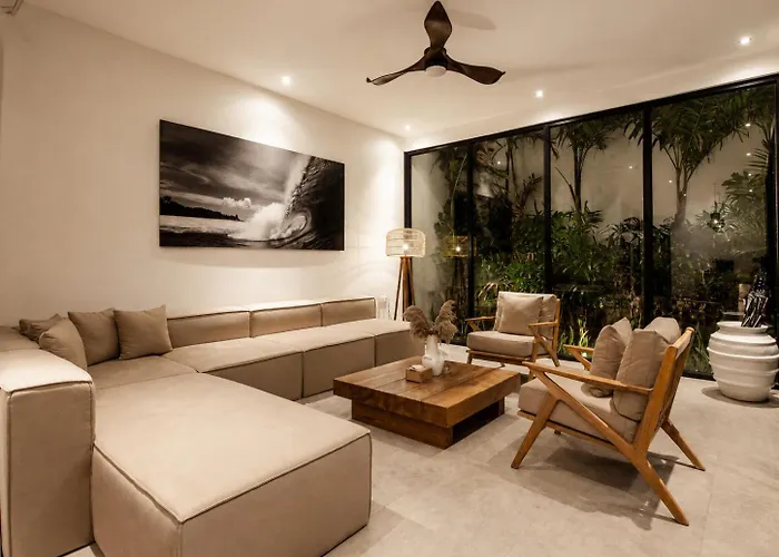 Elegant 5br Retreat Steps From * チャングー
