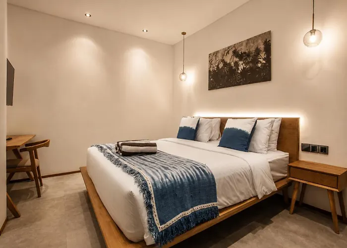 Elegant 5br Retreat Steps From Villa Canggu