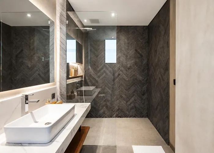 Elegant 5Br Villa Retreat Steps From Canggu Beach Canggu (Bali)