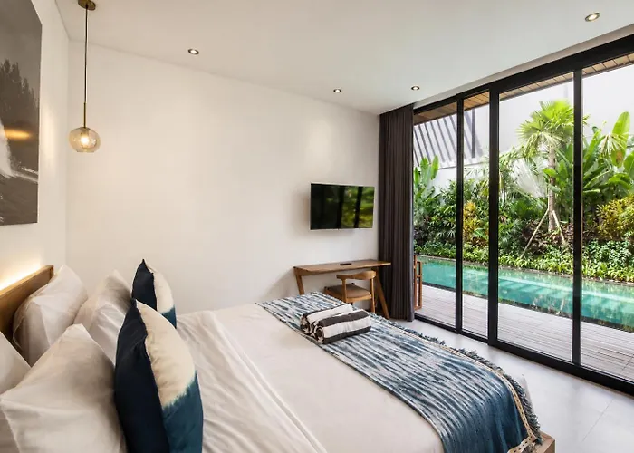 Villa Elegant 5Br Villa Retreat Steps From Canggu Beach