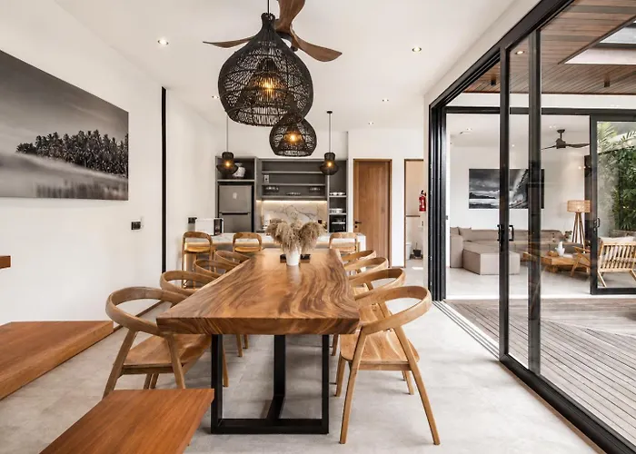 Elegant 5br Retreat Steps From Villa *