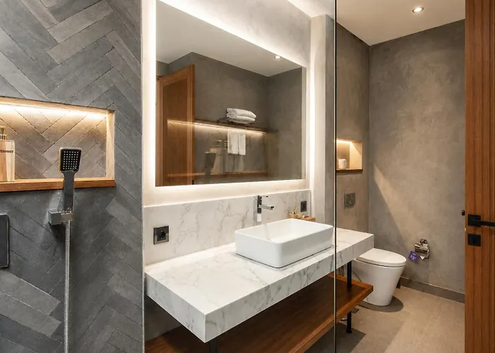 Elegant 5Br Villa Retreat Steps From Canggu Beach Villa *
