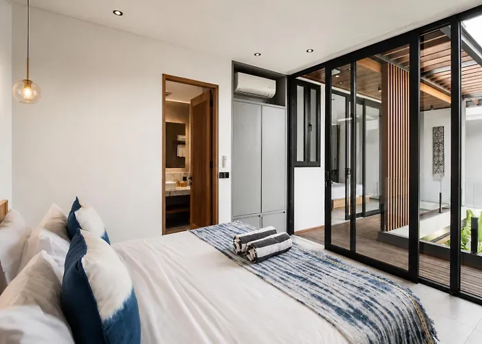 Villa Elegant 5Br Villa Retreat Steps From Canggu Beach