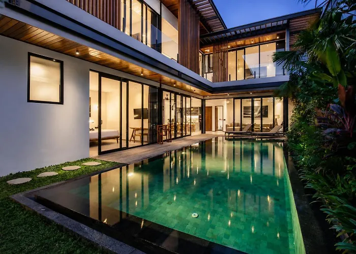 Elegant 5br Retreat Steps From