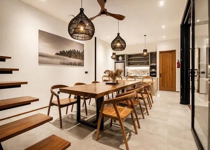 Elegant 5br Retreat Steps From *