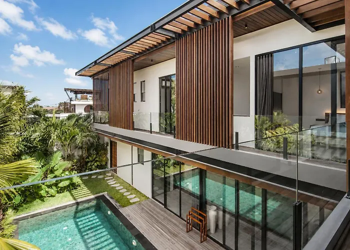 Elegant 5br Retreat Steps From