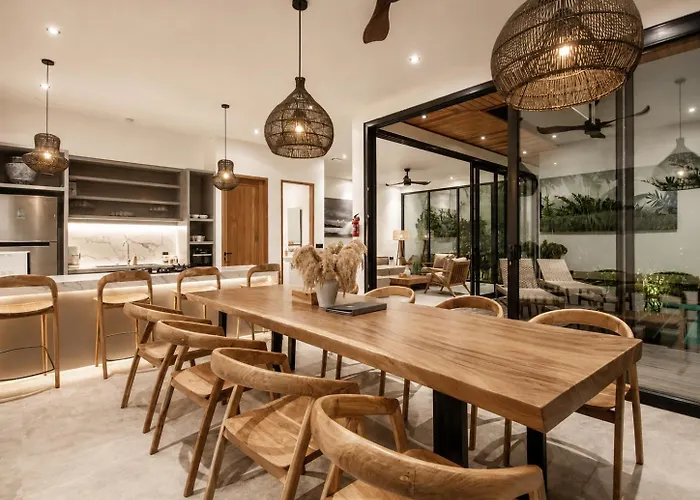 Elegant 5br Retreat Steps From ヴィラ *