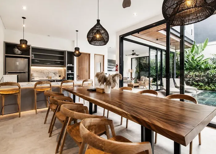 Elegant 5br Retreat Steps From Villa Canggu
